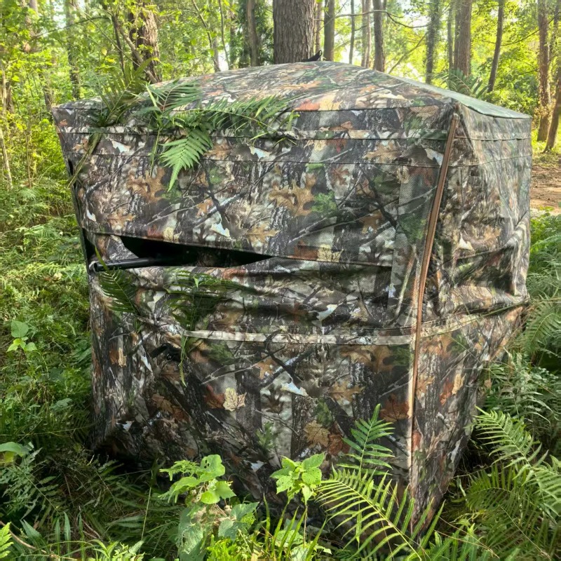 Jacht- en kampeer tent met 270 - Hunting And Camping In Forest recensie en prijs